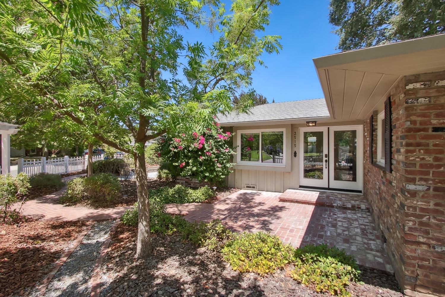 Detail Gallery Image 1 of 1 For 3515 Kersey Ln, Sacramento,  CA 95864 - 3 Beds | 2 Baths