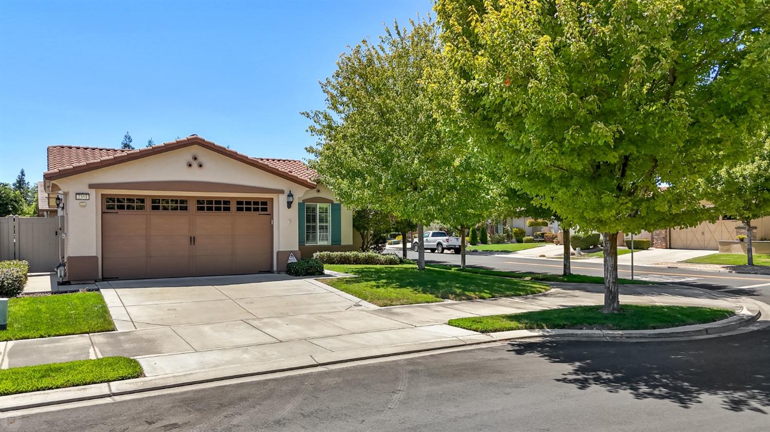 Detail Gallery Image 2 of 82 For 2351 Shadow Berry Dr, Manteca,  CA 95336 - 2 Beds | 2 Baths