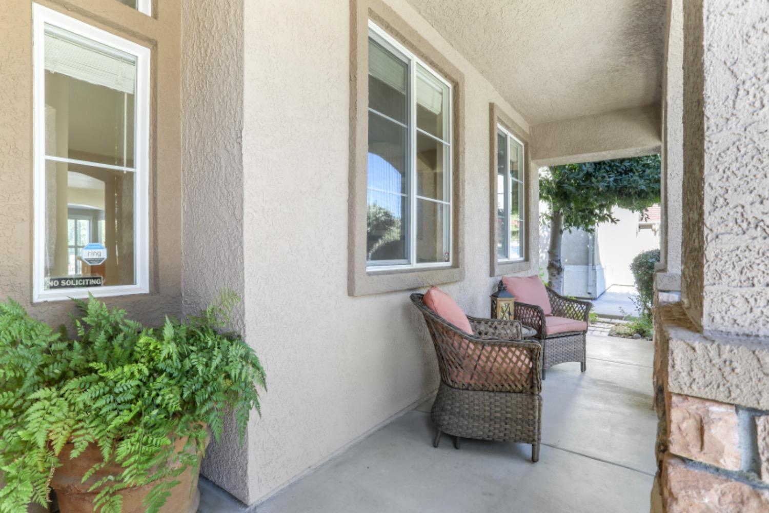 Detail Gallery Image 4 of 42 For 959 Cherry Blossom Ln, Tracy,  CA 95377 - 4 Beds | 2 Baths