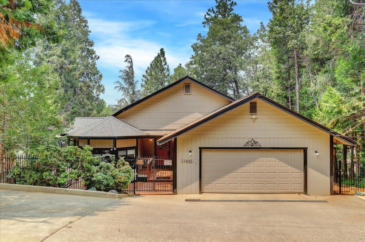 Detail Gallery Image 1 of 65 For 11430 Pepper Ln, Nevada City,  CA 95959 - 3 Beds | 2 Baths