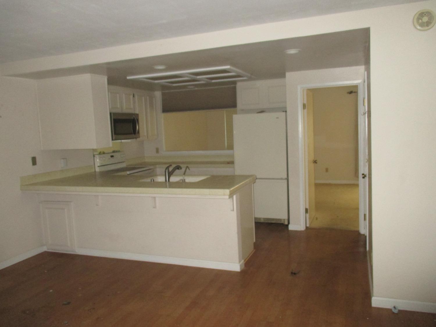 Photo #5: 224060184 Listing 