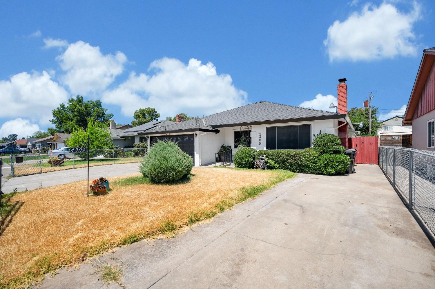 Detail Gallery Image 3 of 58 For 4309 22nd Ave, Sacramento,  CA 95820 - 4 Beds | 3/1 Baths