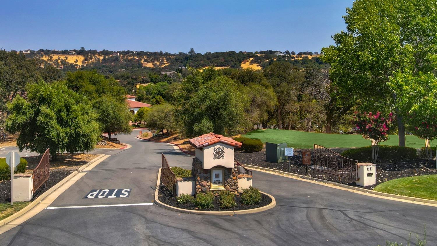 Detail Gallery Image 2 of 50 For 207 Corte Sendero, Lincoln,  CA 95648 - 4 Beds | 3/1 Baths