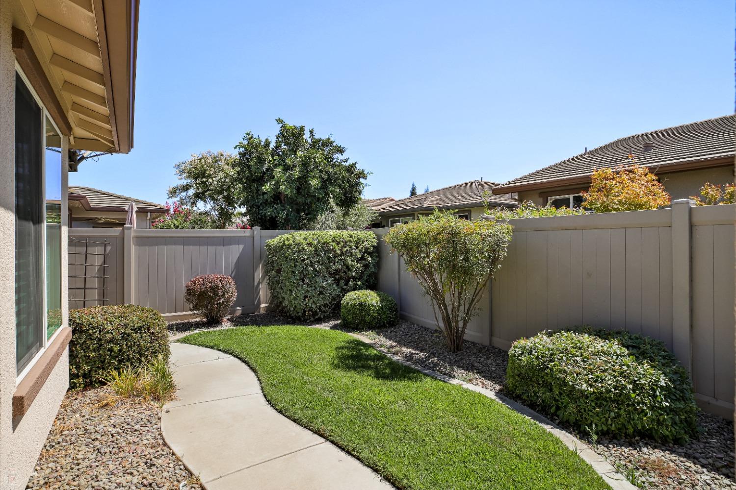 Detail Gallery Image 33 of 82 For 2351 Shadow Berry Dr, Manteca,  CA 95336 - 2 Beds | 2 Baths