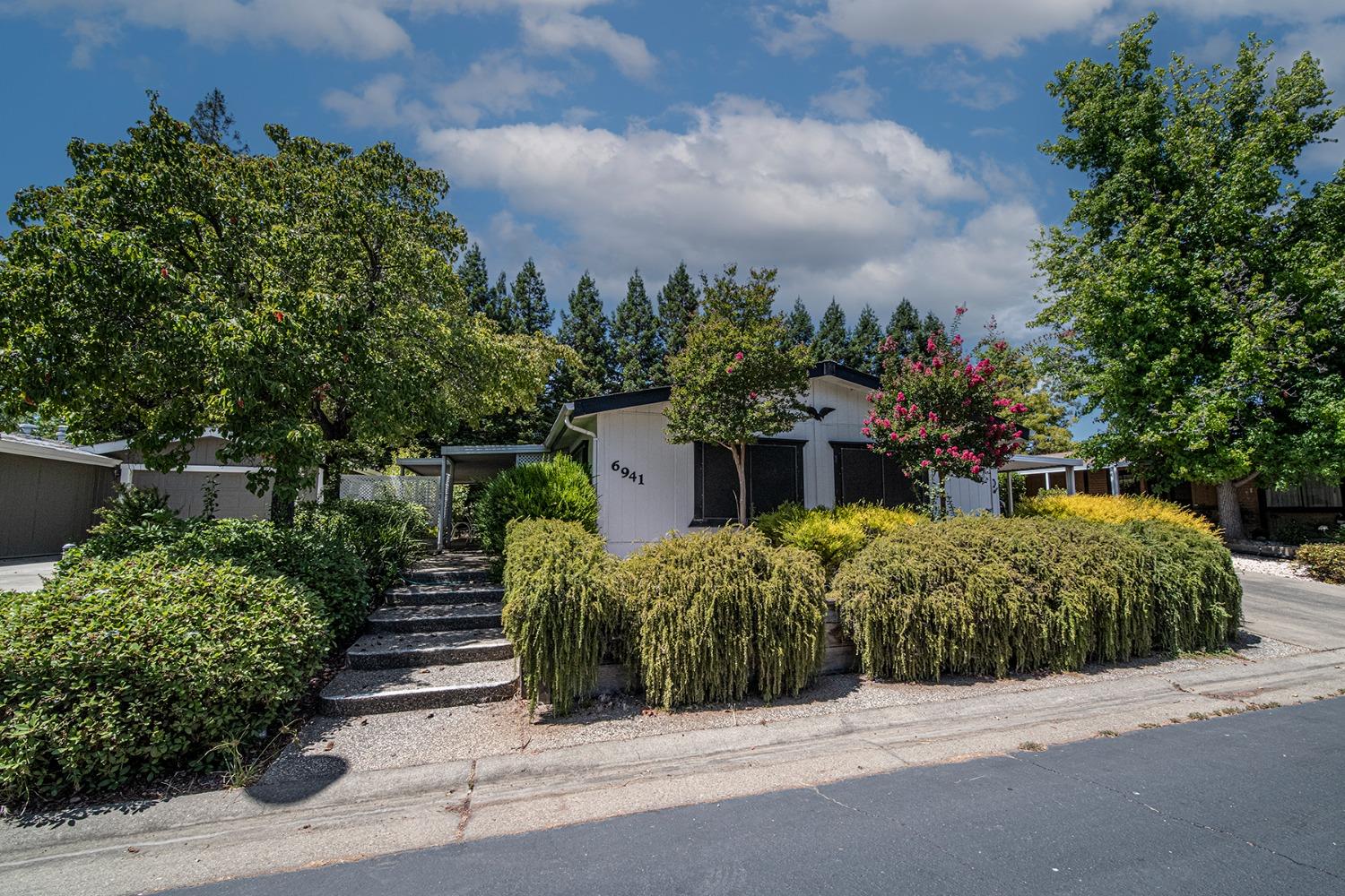 Detail Gallery Image 1 of 1 For 6941 Lake Tree Ln, Citrus Heights,  CA 95621 - 2 Beds | 2 Baths