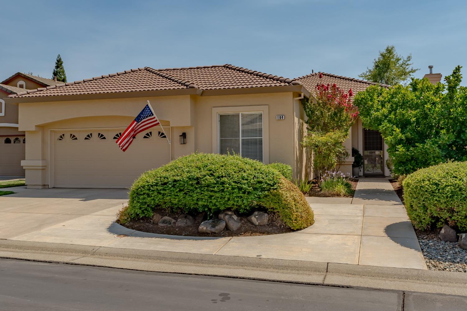 Detail Gallery Image 1 of 1 For 104 Hemingway Ct, Roseville,  CA 95747 - 3 Beds | 2 Baths