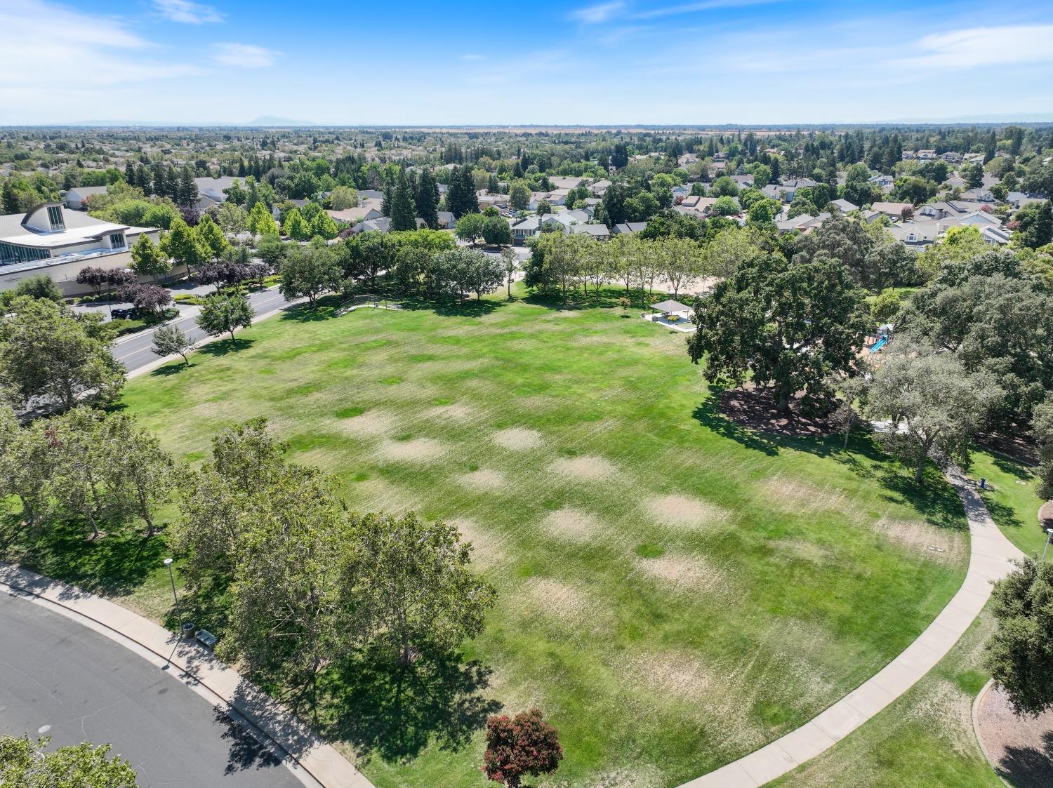 Detail Gallery Image 50 of 56 For 9530 Newington Way, Elk Grove,  CA 95758 - 4 Beds | 3 Baths