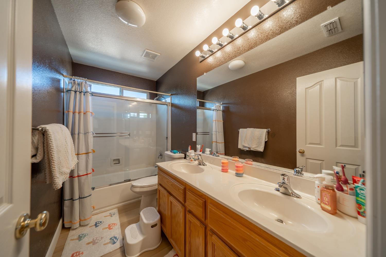 Detail Gallery Image 19 of 24 For 3112 Alpha Ct, Modesto,  CA 95355 - 5 Beds | 3/1 Baths