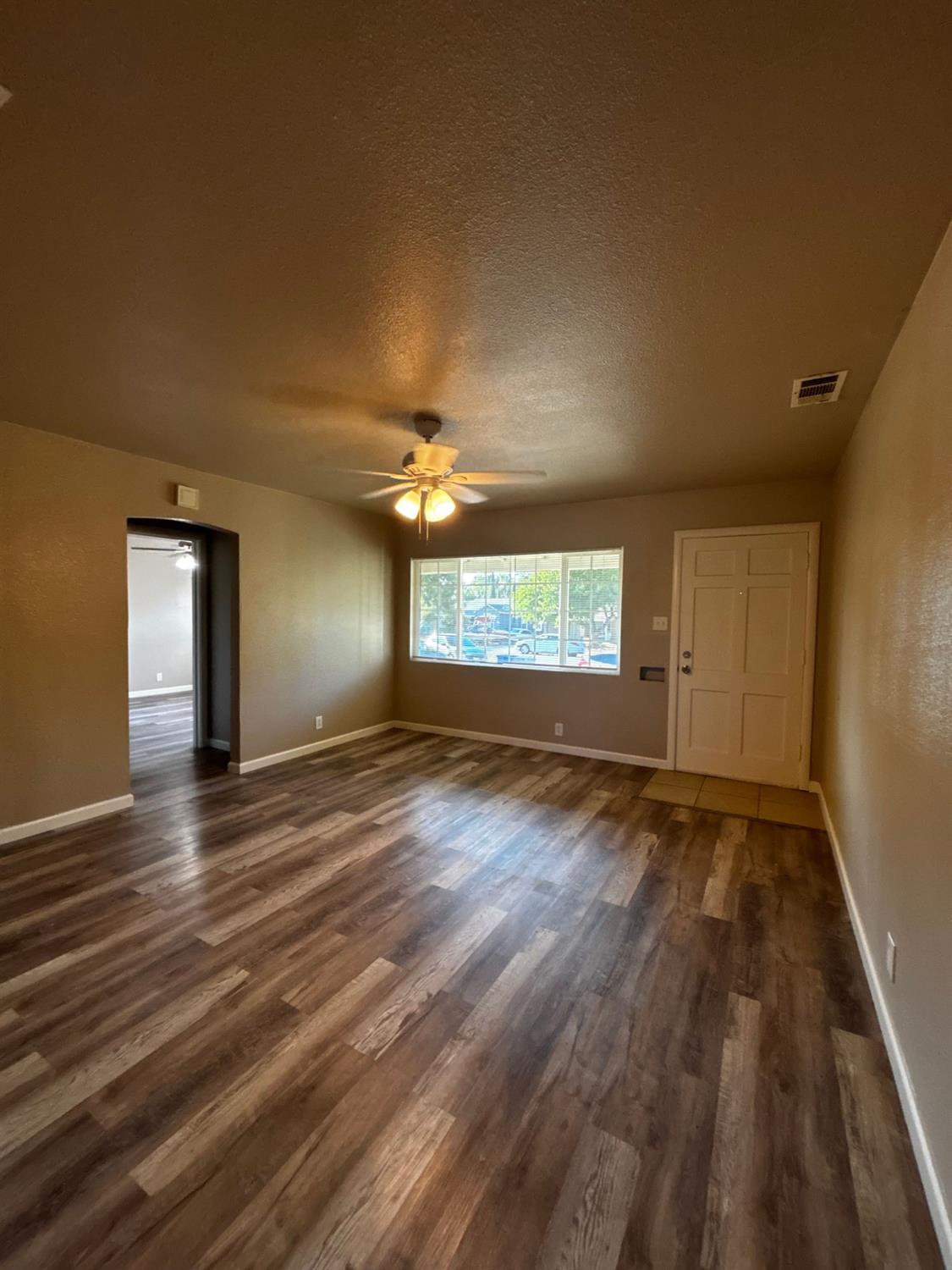 Detail Gallery Image 3 of 12 For 238 Bay Dr, Sacramento,  CA 95815 - 2 Beds | 1 Baths