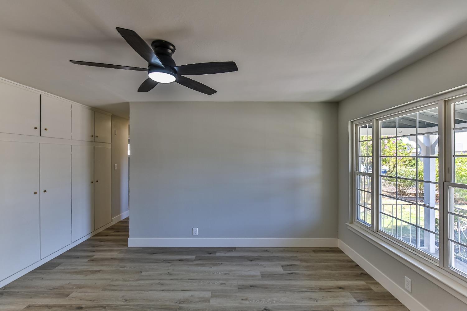 Detail Gallery Image 5 of 43 For 2028 Middleberry Rd, Sacramento,  CA 95815 - 4 Beds | 2 Baths