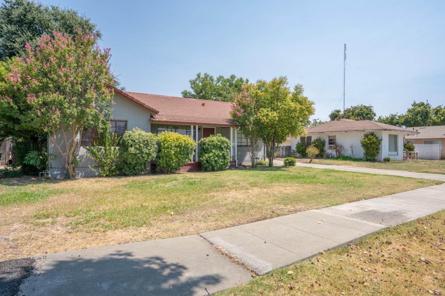 Detail Gallery Image 3 of 30 For 1139 W 19th, Merced,  CA 95340 - 2 Beds | 1 Baths