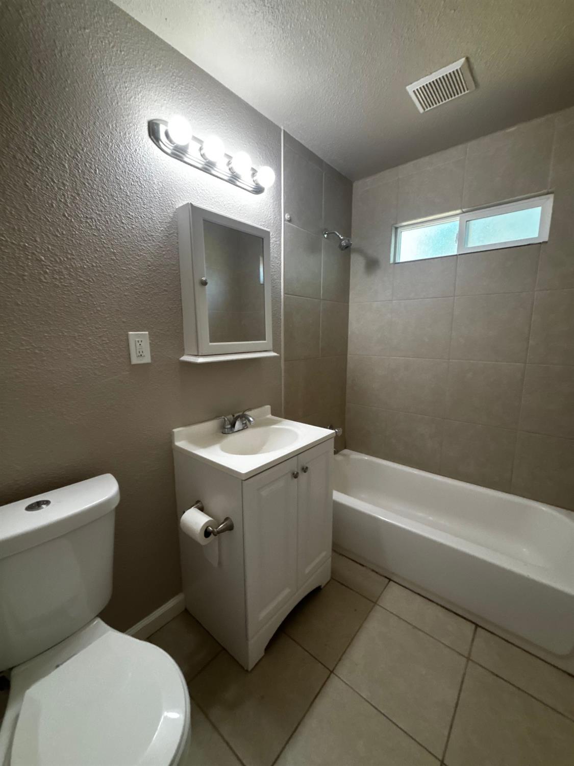 Detail Gallery Image 9 of 12 For 238 Bay Dr, Sacramento,  CA 95815 - 2 Beds | 1 Baths