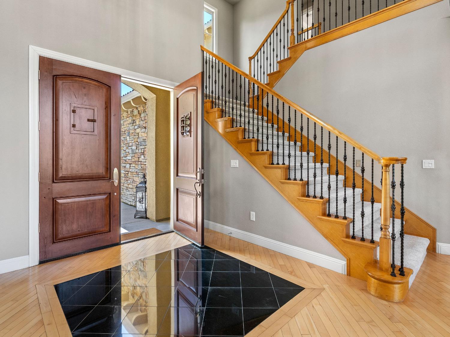 Detail Gallery Image 4 of 76 For 2616 Orsay Way, El Dorado Hills,  CA 95762 - 5 Beds | 4/1 Baths