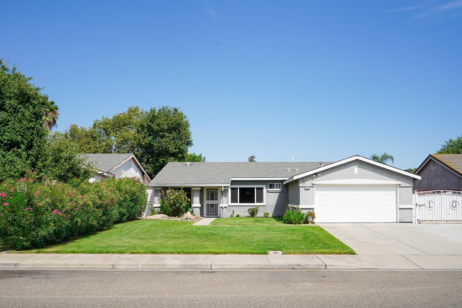 Detail Gallery Image 1 of 1 For 2010 Bridgewater St, Atwater,  CA 95301 - 4 Beds | 2 Baths