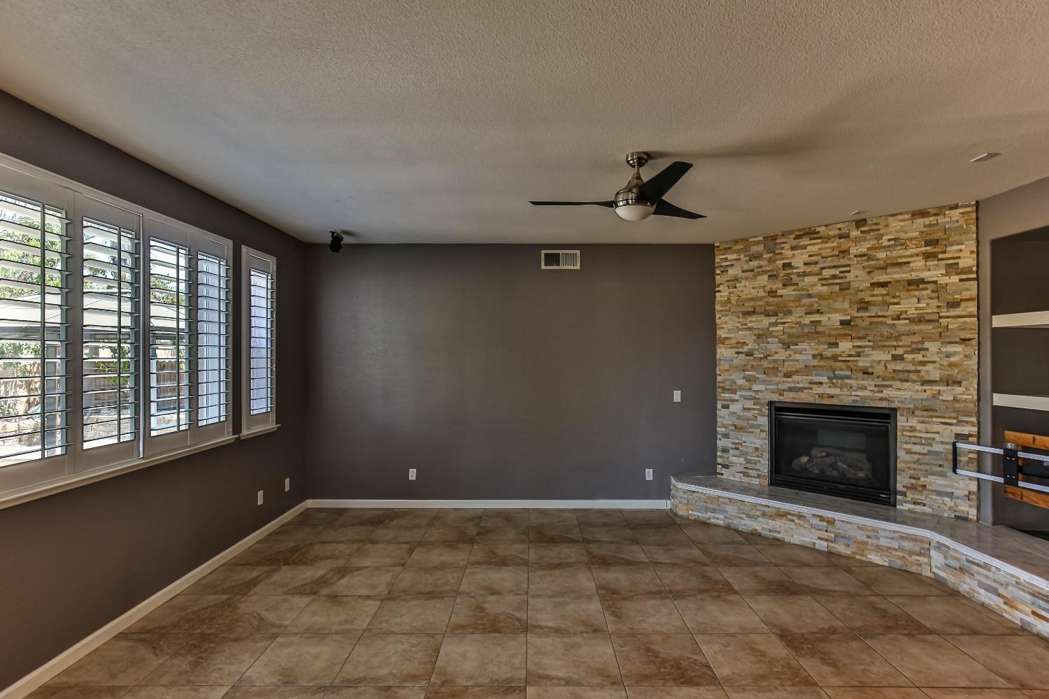 Detail Gallery Image 36 of 76 For 9781 Fall Valley Way, Sacramento,  CA 95829 - 4 Beds | 2/1 Baths