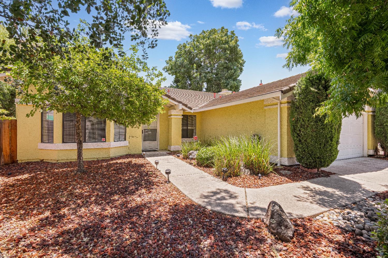 Detail Gallery Image 1 of 1 For 2633 Whitetail Ct, Antioch,  CA 94531 - 3 Beds | 2 Baths