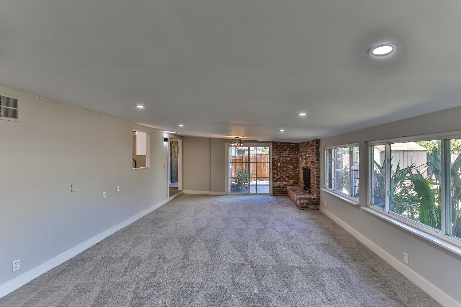 Detail Gallery Image 18 of 43 For 2028 Middleberry Rd, Sacramento,  CA 95815 - 4 Beds | 2 Baths