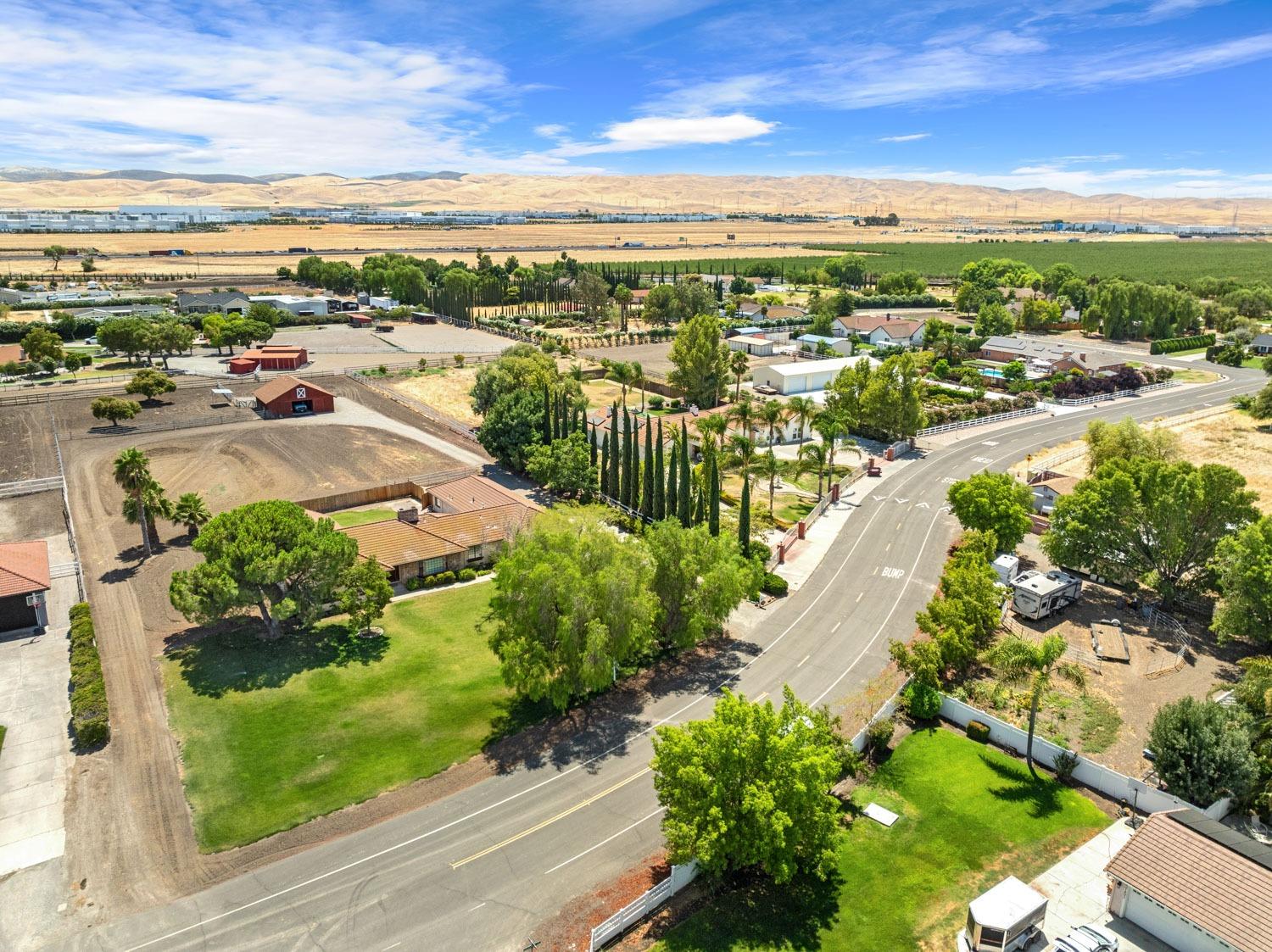 Detail Gallery Image 9 of 83 For 16692 Los Positas Way, Tracy,  CA 95304 - 5 Beds | 4 Baths