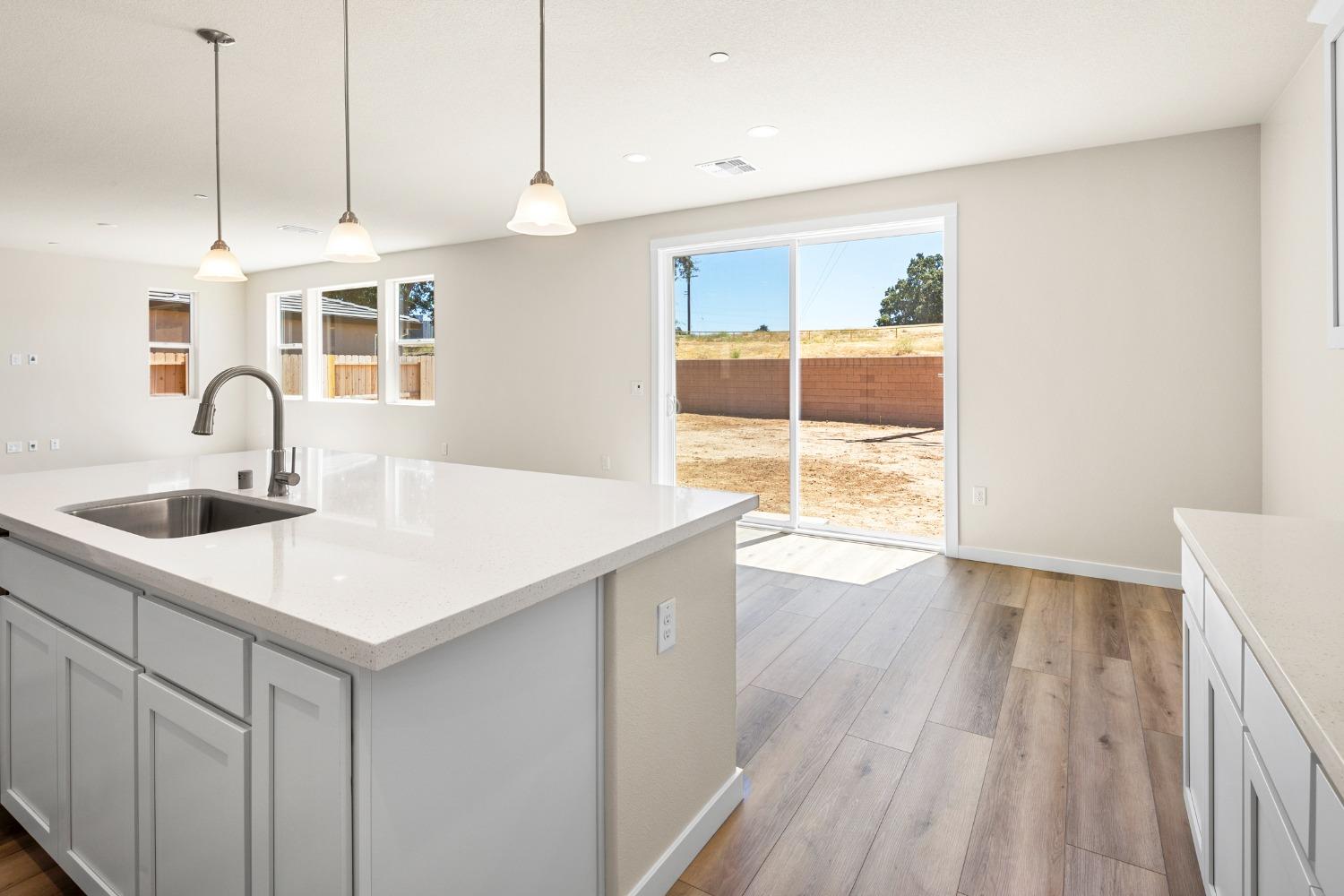 Detail Gallery Image 17 of 43 For 689 Palo Alto Ct, Plumas Lake,  CA 95961 - 4 Beds | 3/1 Baths