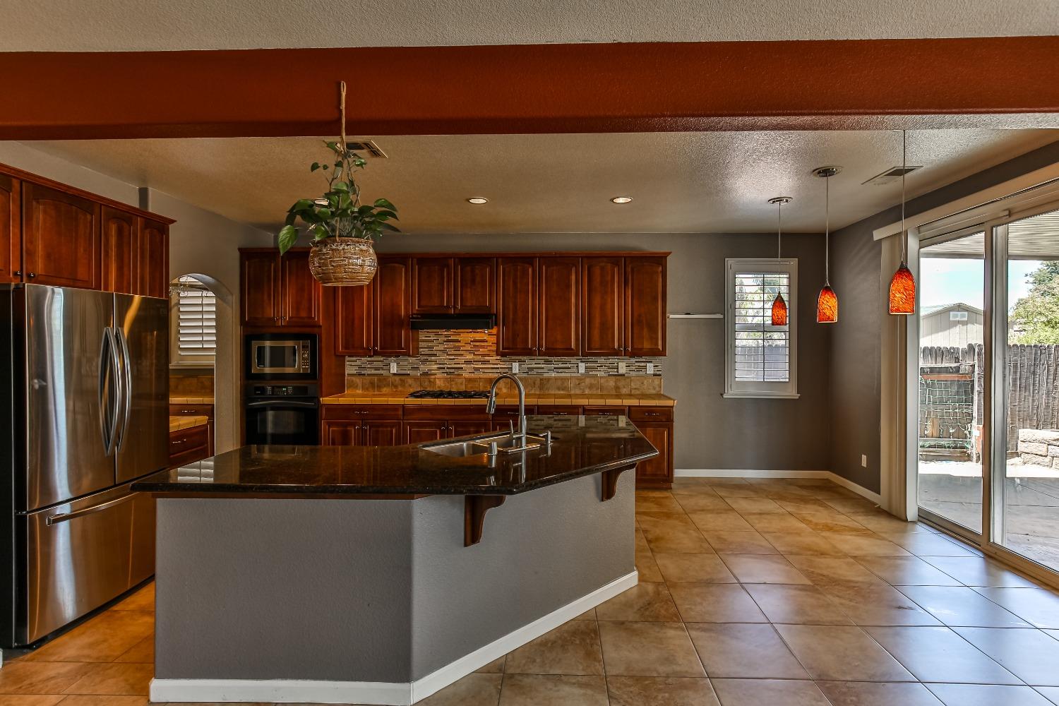 Detail Gallery Image 3 of 76 For 9781 Fall Valley Way, Sacramento,  CA 95829 - 4 Beds | 2/1 Baths