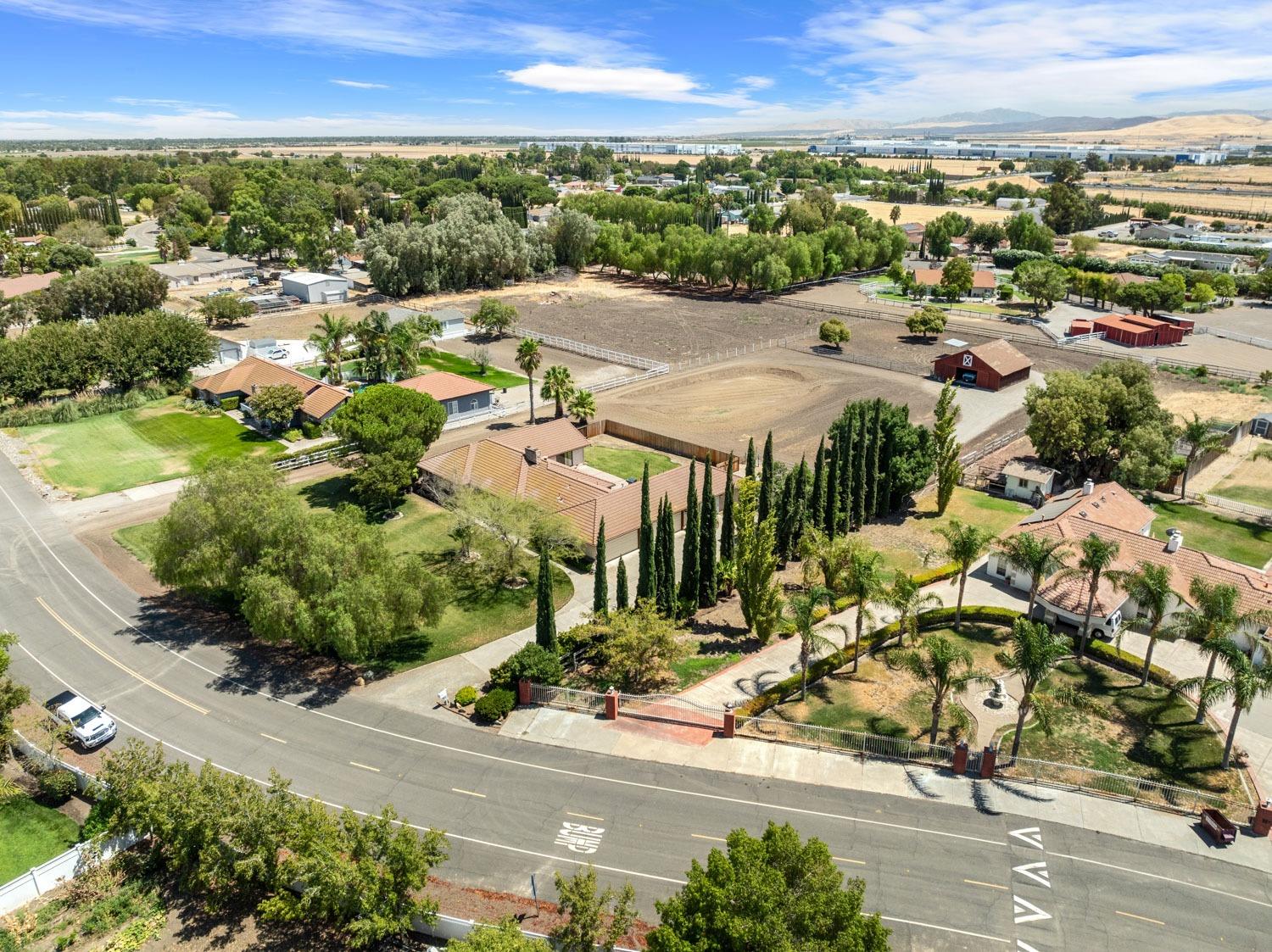 Detail Gallery Image 18 of 83 For 16692 Los Positas Way, Tracy,  CA 95304 - 5 Beds | 4 Baths