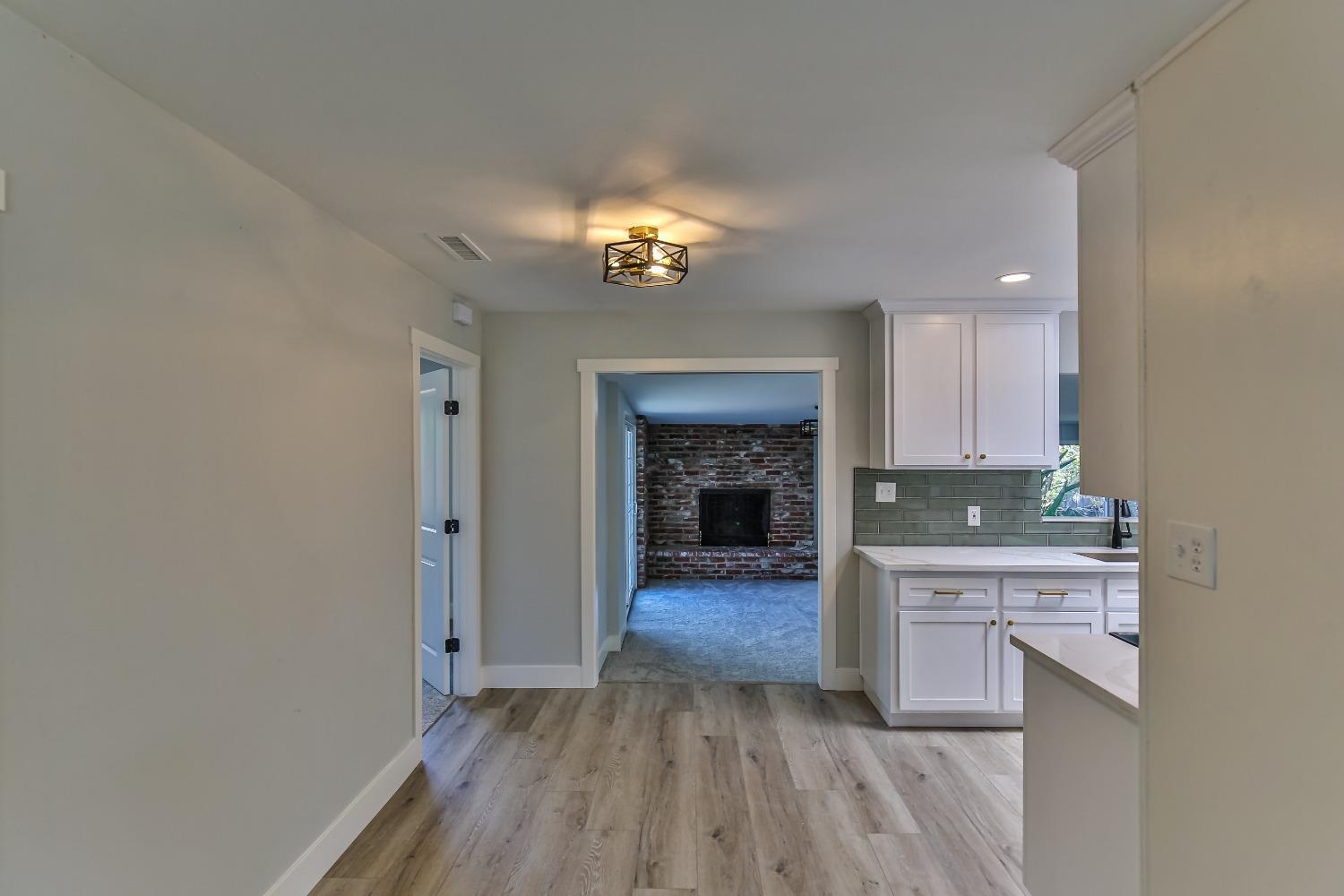 Detail Gallery Image 7 of 43 For 2028 Middleberry Rd, Sacramento,  CA 95815 - 4 Beds | 2 Baths