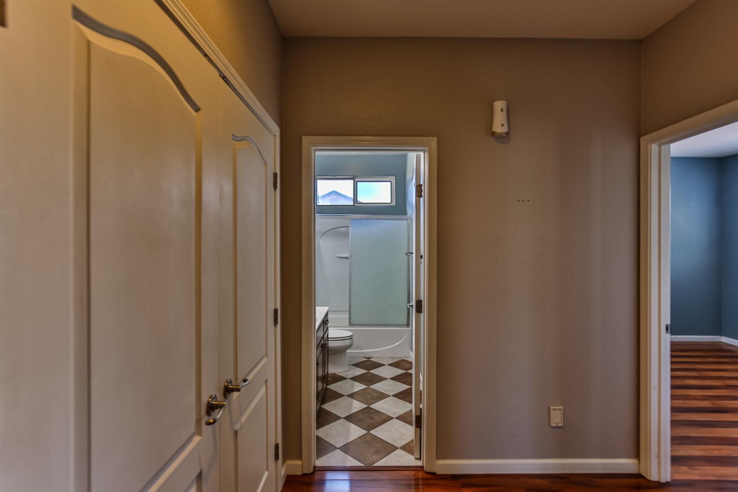 Detail Gallery Image 23 of 76 For 9781 Fall Valley Way, Sacramento,  CA 95829 - 4 Beds | 2/1 Baths