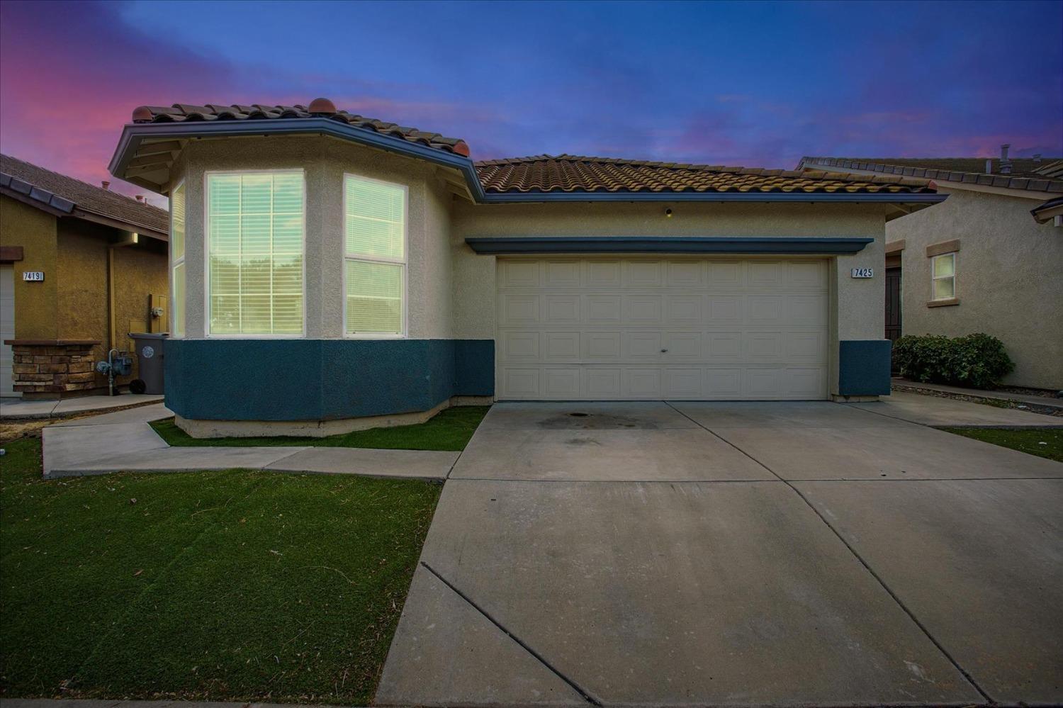 Detail Gallery Image 1 of 1 For 7425 Sun Castle Ln, Sacramento,  CA 95823 - 2 Beds | 2 Baths