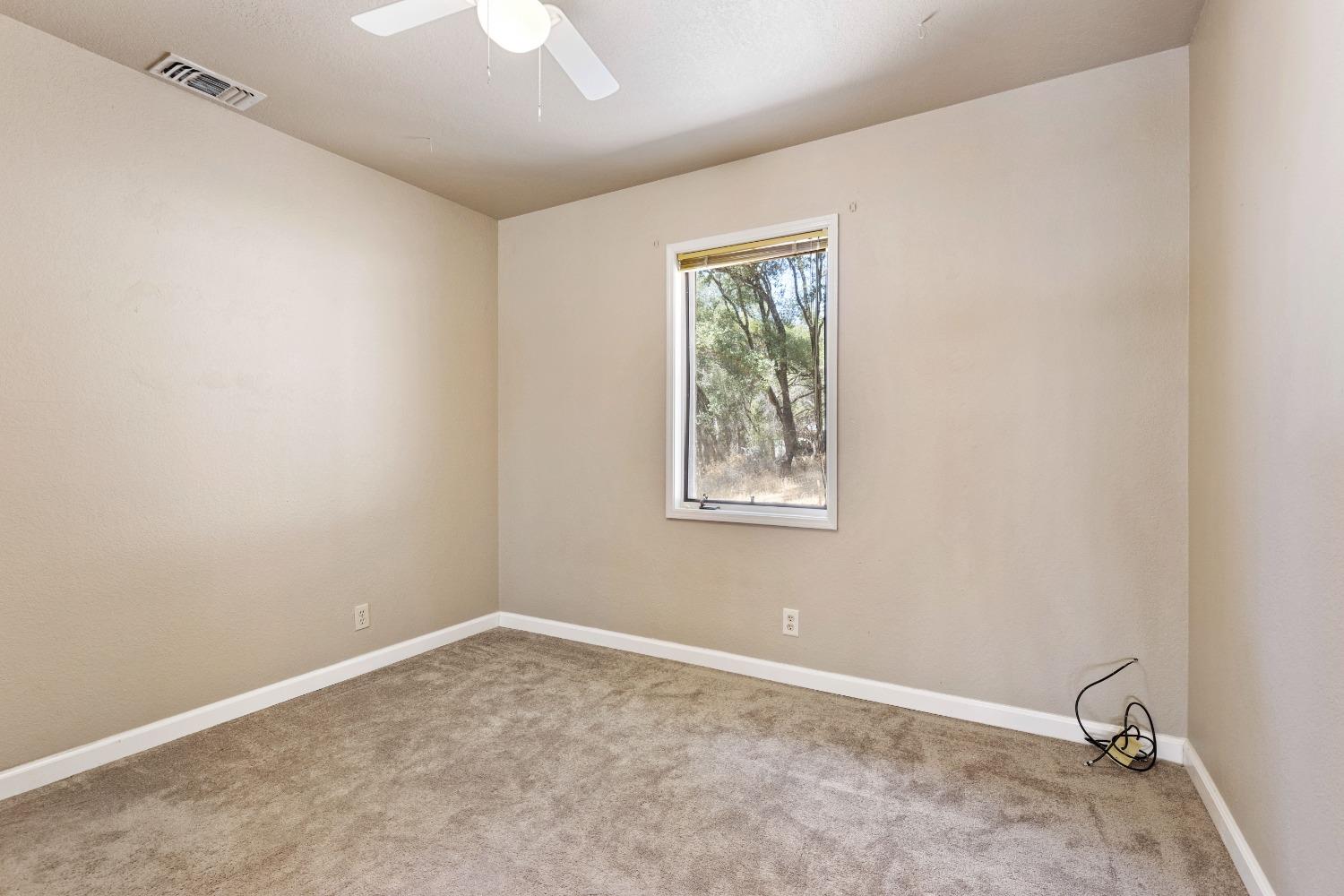 Detail Gallery Image 17 of 38 For 20197 Chaparral Cir, Penn Valley,  CA 95946 - 3 Beds | 2/1 Baths