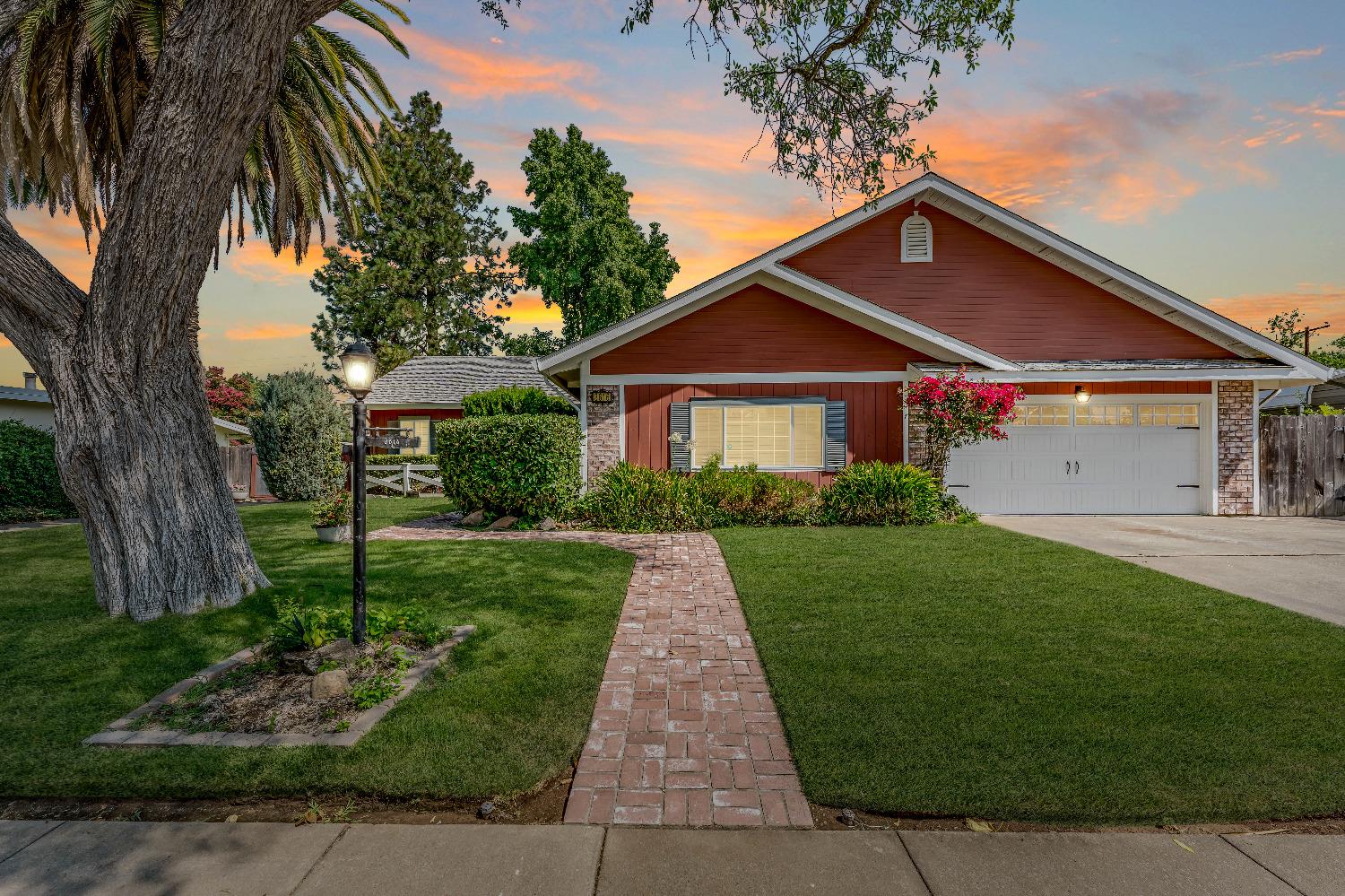 Detail Gallery Image 1 of 1 For 3616 Comstock Way, Carmichael,  CA 95608 - 3 Beds | 2 Baths