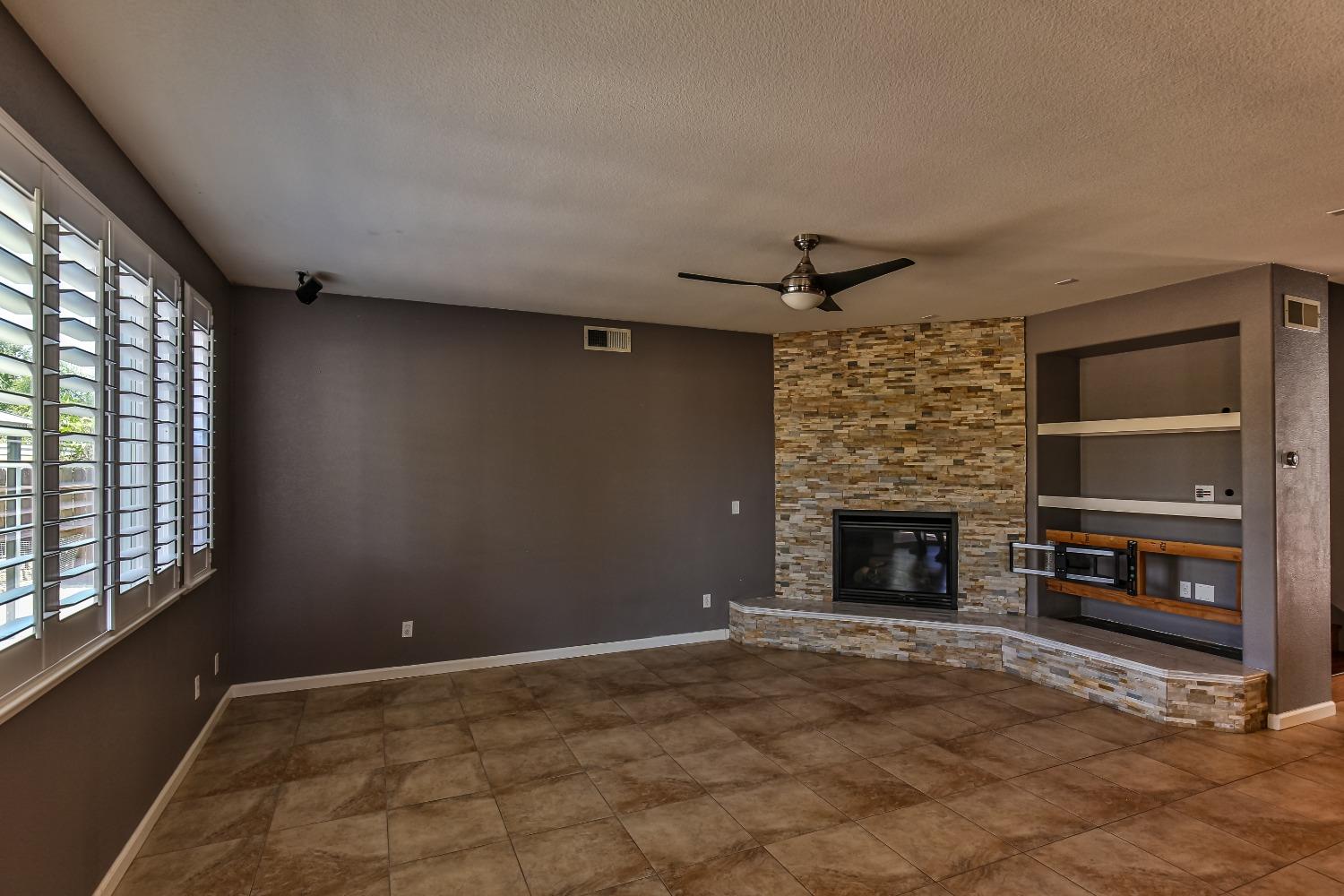 Detail Gallery Image 37 of 76 For 9781 Fall Valley Way, Sacramento,  CA 95829 - 4 Beds | 2/1 Baths