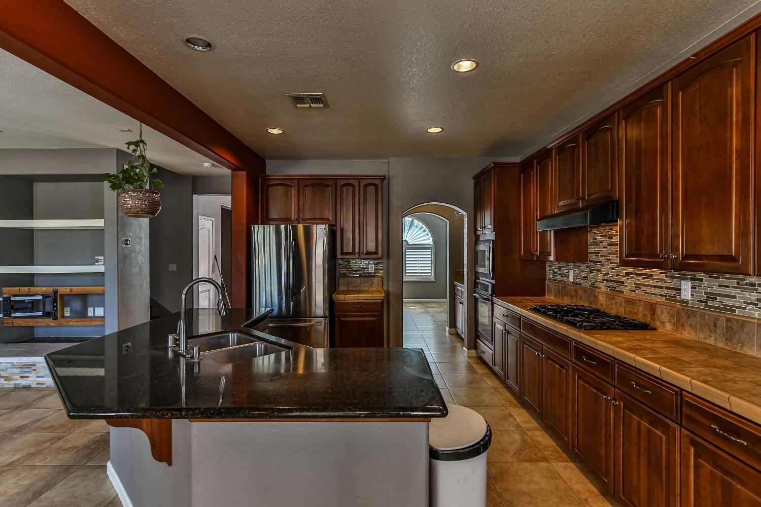 Detail Gallery Image 48 of 76 For 9781 Fall Valley Way, Sacramento,  CA 95829 - 4 Beds | 2/1 Baths