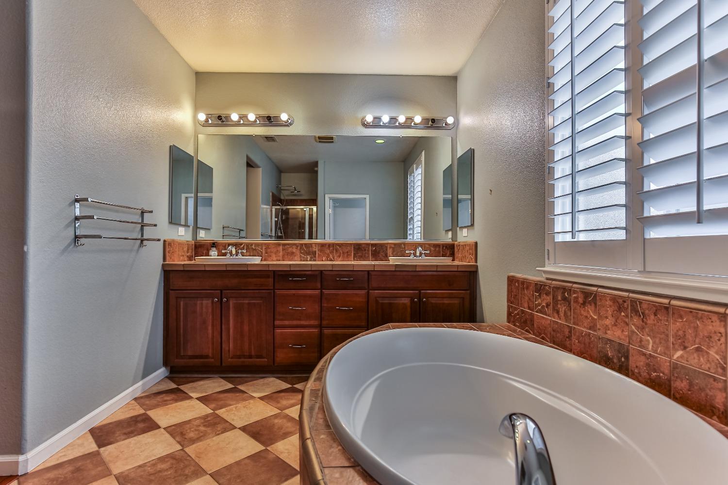 Detail Gallery Image 66 of 76 For 9781 Fall Valley Way, Sacramento,  CA 95829 - 4 Beds | 2/1 Baths