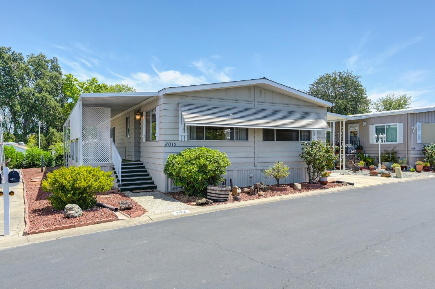 Detail Gallery Image 1 of 1 For 8012 Aspen Ln, Citrus Heights,  CA 95610 - 2 Beds | 2 Baths