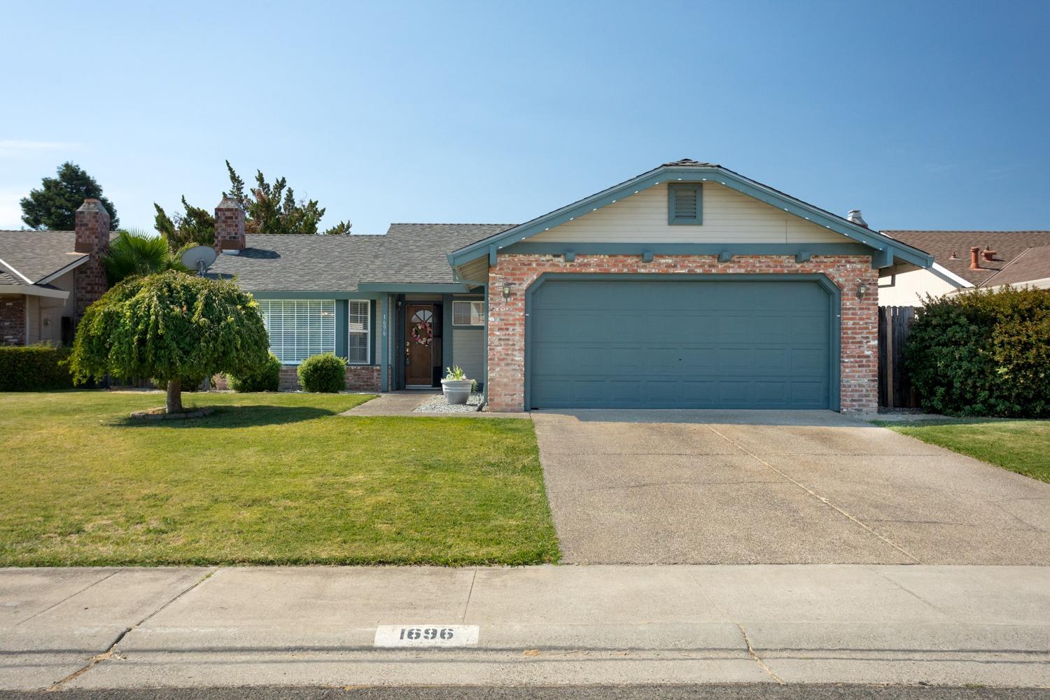 Detail Gallery Image 1 of 1 For 1696 Chateau Dr, Olivehurst,  CA 95961 - 3 Beds | 2 Baths