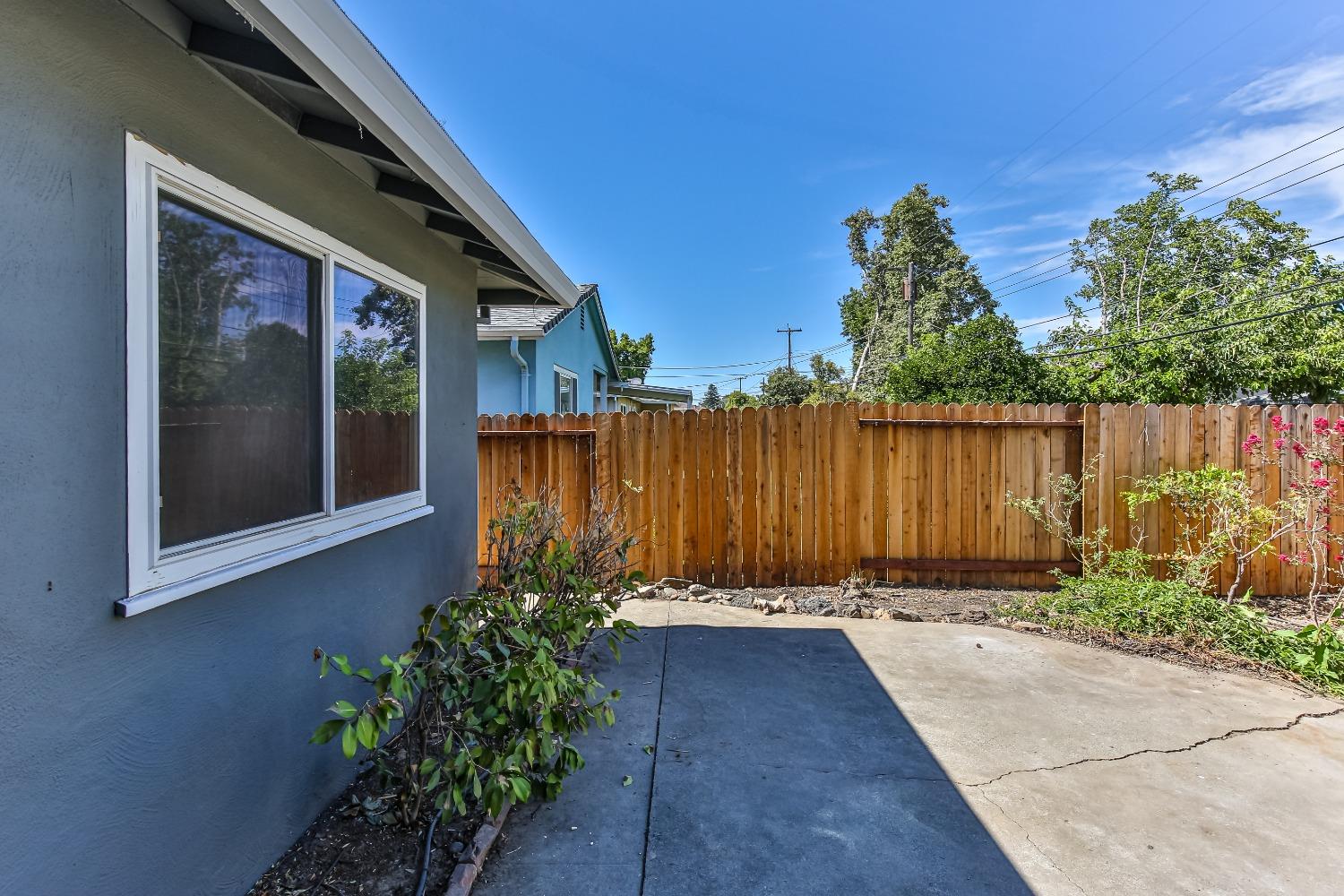 Detail Gallery Image 35 of 43 For 2028 Middleberry Rd, Sacramento,  CA 95815 - 4 Beds | 2 Baths