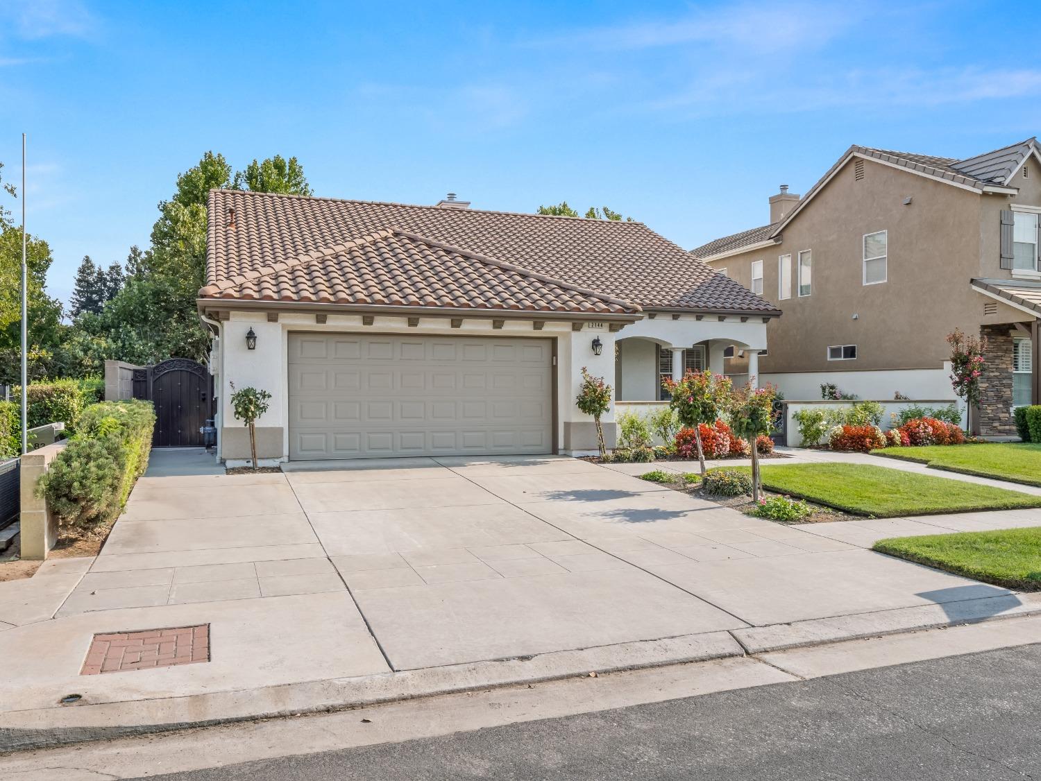 Lester Avenue, Clovis, California image 3