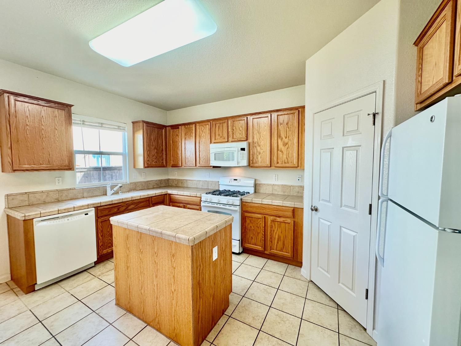 Detail Gallery Image 7 of 35 For 1532 Cat Tail Dr, Stockton,  CA 95204 - 3 Beds | 2/1 Baths