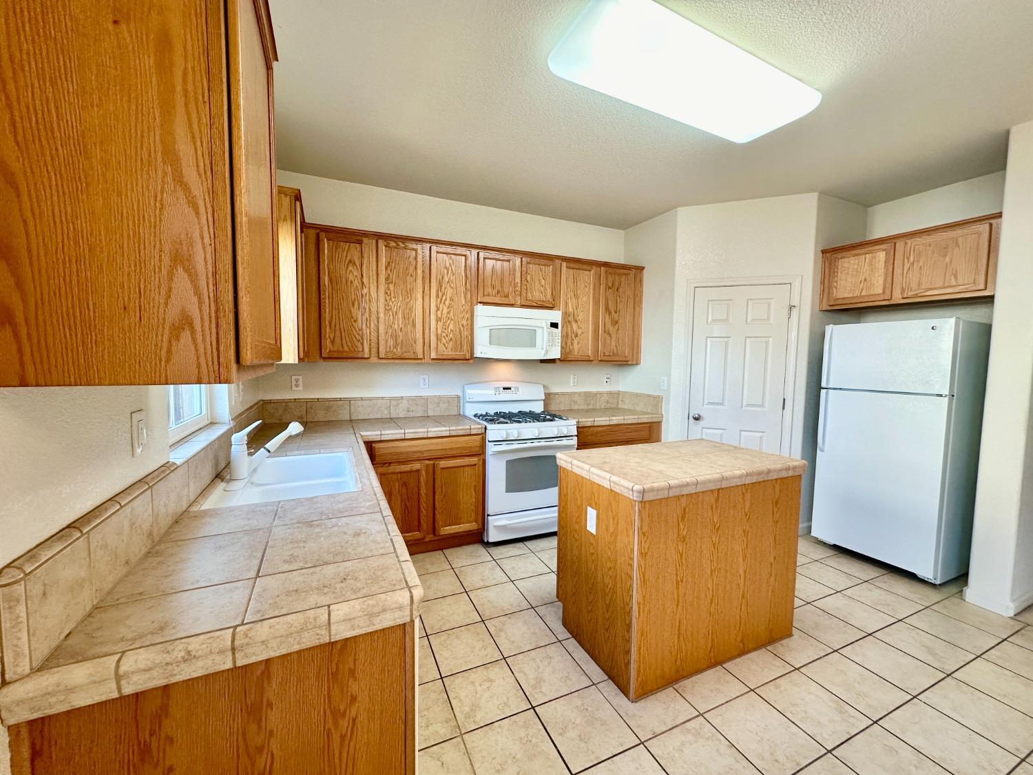 Detail Gallery Image 8 of 35 For 1532 Cat Tail Dr, Stockton,  CA 95204 - 3 Beds | 2/1 Baths