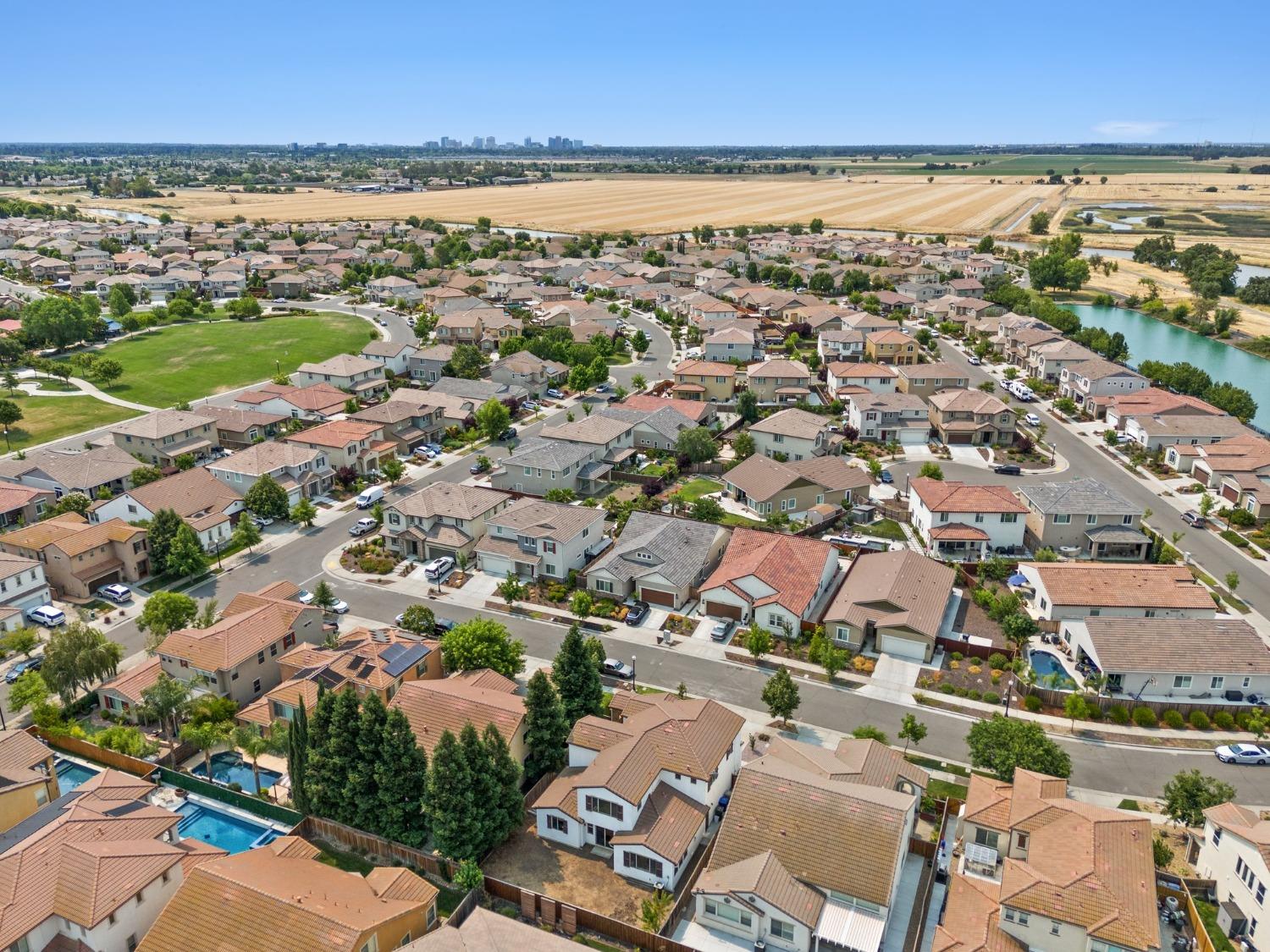 Detail Gallery Image 39 of 51 For 4019 Metaponto Way, Sacramento,  CA 95834 - 4 Beds | 3/1 Baths