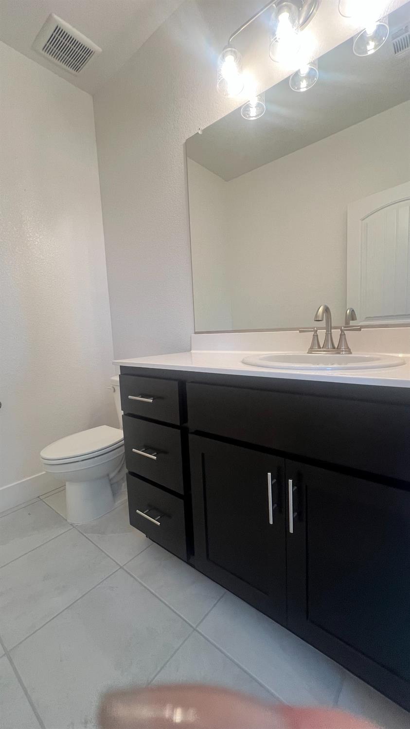 Detail Gallery Image 28 of 53 For 1807 N Birdie Ave, Manteca,  CA 95337 - 4 Beds | 2/1 Baths