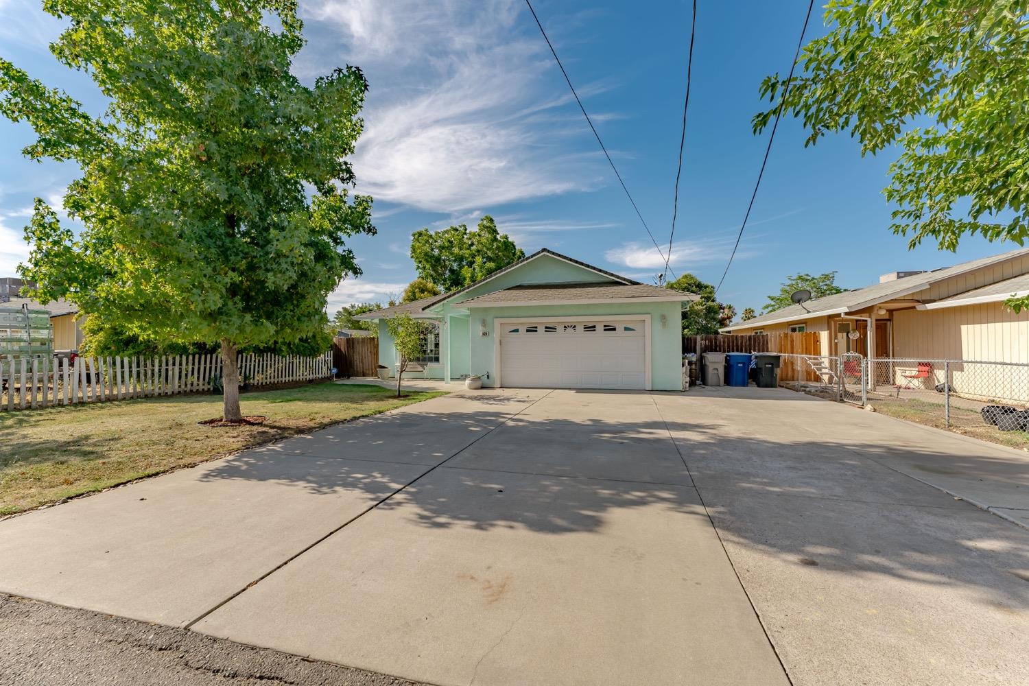 Detail Gallery Image 1 of 1 For 1424 Bell Ave, Sacramento,  CA 95838 - 3 Beds | 2 Baths