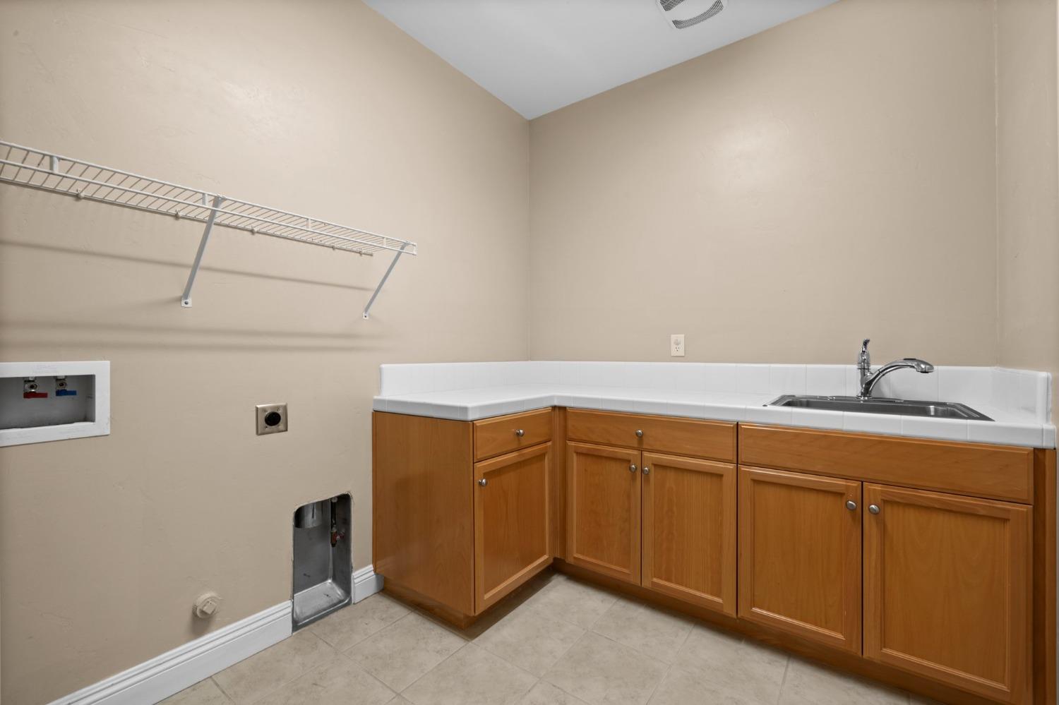 Detail Gallery Image 18 of 51 For 4019 Metaponto Way, Sacramento,  CA 95834 - 4 Beds | 3/1 Baths