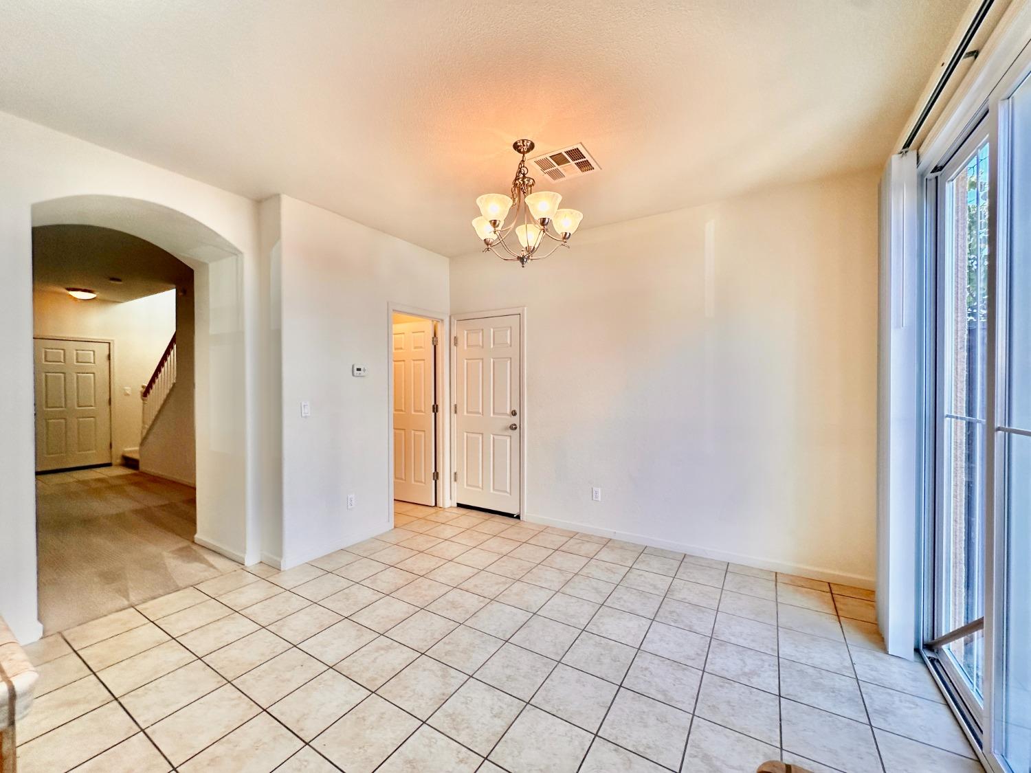 Detail Gallery Image 12 of 35 For 1532 Cat Tail Dr, Stockton,  CA 95204 - 3 Beds | 2/1 Baths