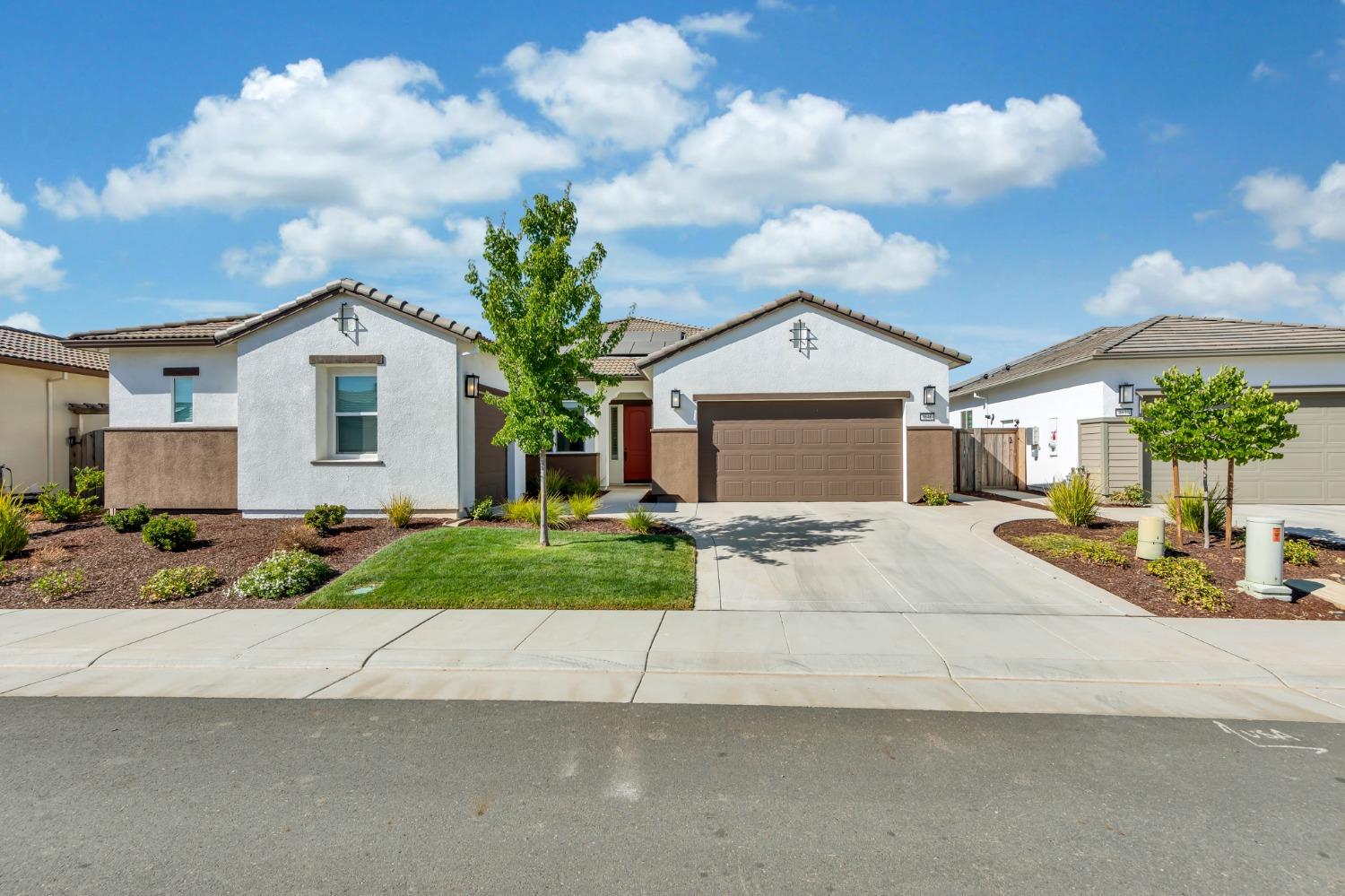 Detail Gallery Image 1 of 59 For 4640 Trumpet Lily Way, Roseville,  CA 95747 - 2 Beds | 2/1 Baths