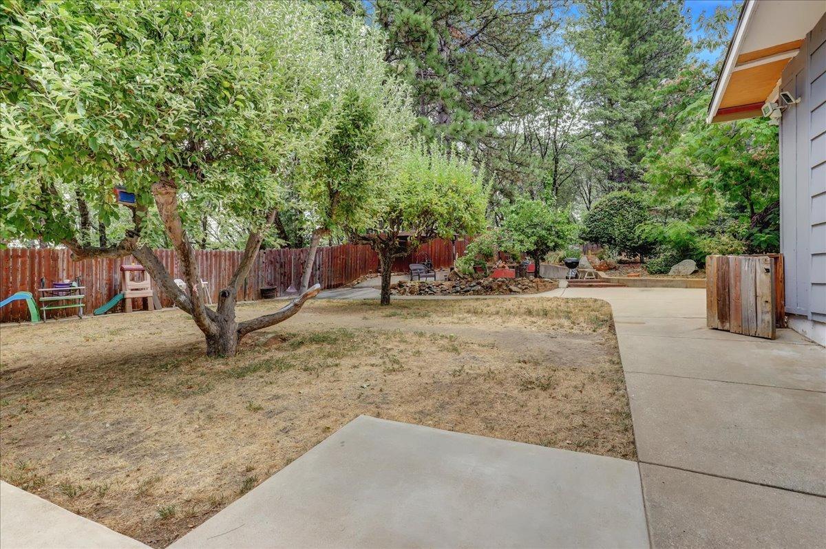 Detail Gallery Image 31 of 43 For 13275 Goldenchain Ct, Grass Valley,  CA 95949 - 3 Beds | 2 Baths