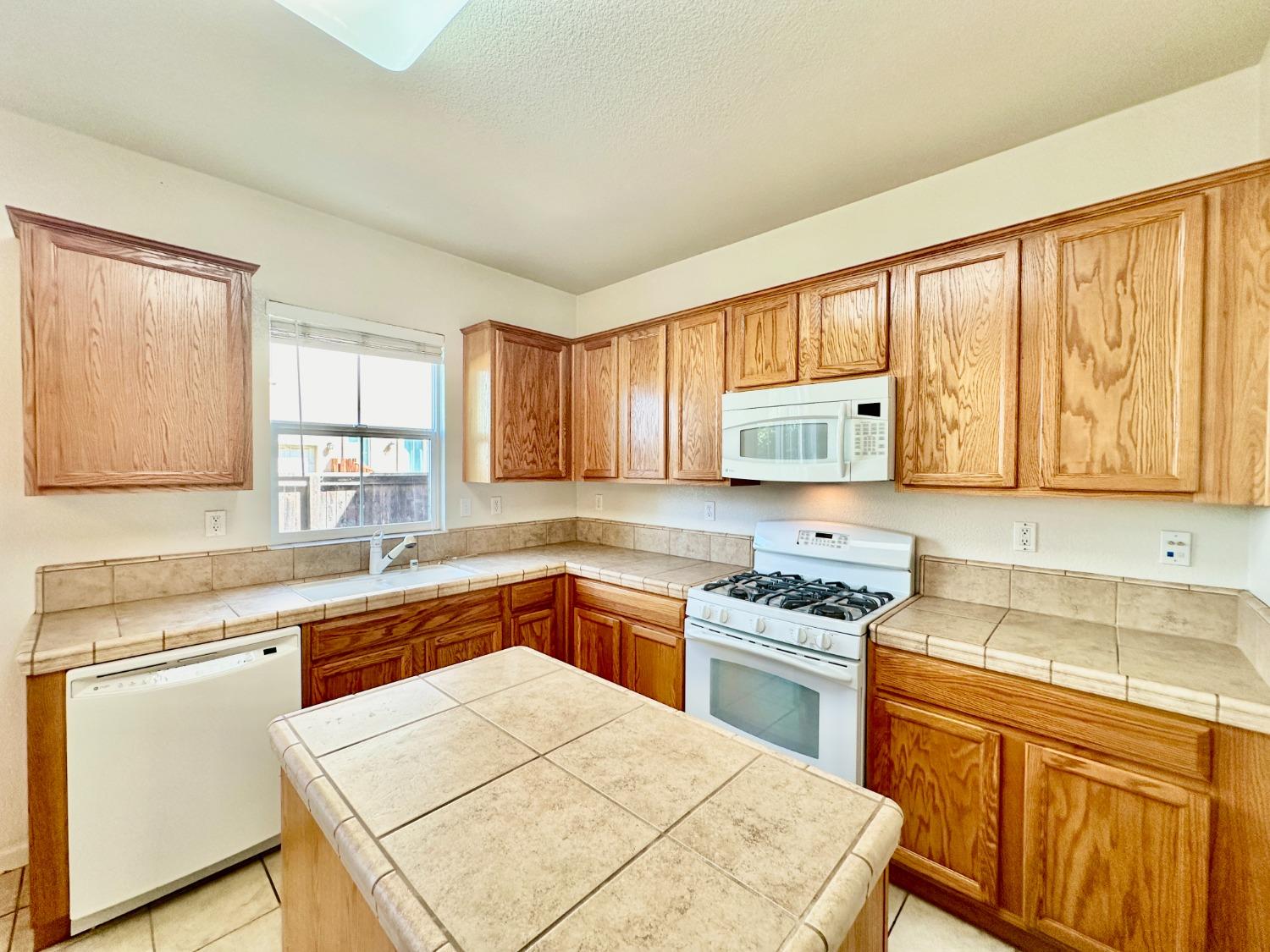 Detail Gallery Image 9 of 35 For 1532 Cat Tail Dr, Stockton,  CA 95204 - 3 Beds | 2/1 Baths