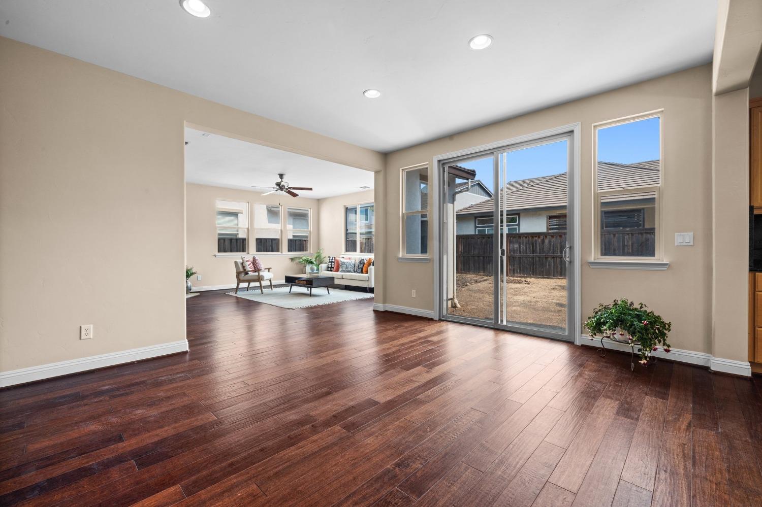 Detail Gallery Image 12 of 51 For 4019 Metaponto Way, Sacramento,  CA 95834 - 4 Beds | 3/1 Baths