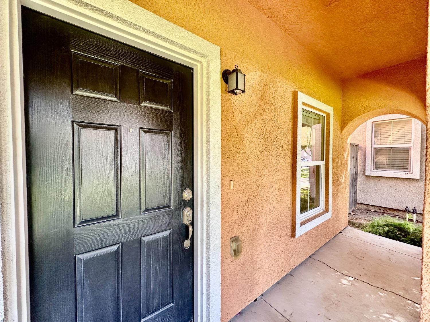 Detail Gallery Image 2 of 35 For 1532 Cat Tail Dr, Stockton,  CA 95204 - 3 Beds | 2/1 Baths