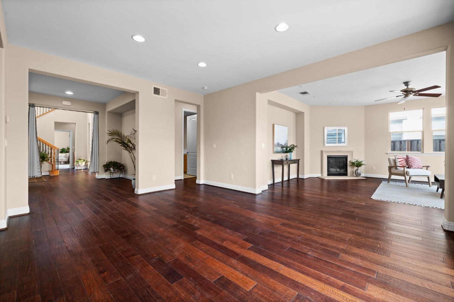 Detail Gallery Image 13 of 51 For 4019 Metaponto Way, Sacramento,  CA 95834 - 4 Beds | 3/1 Baths